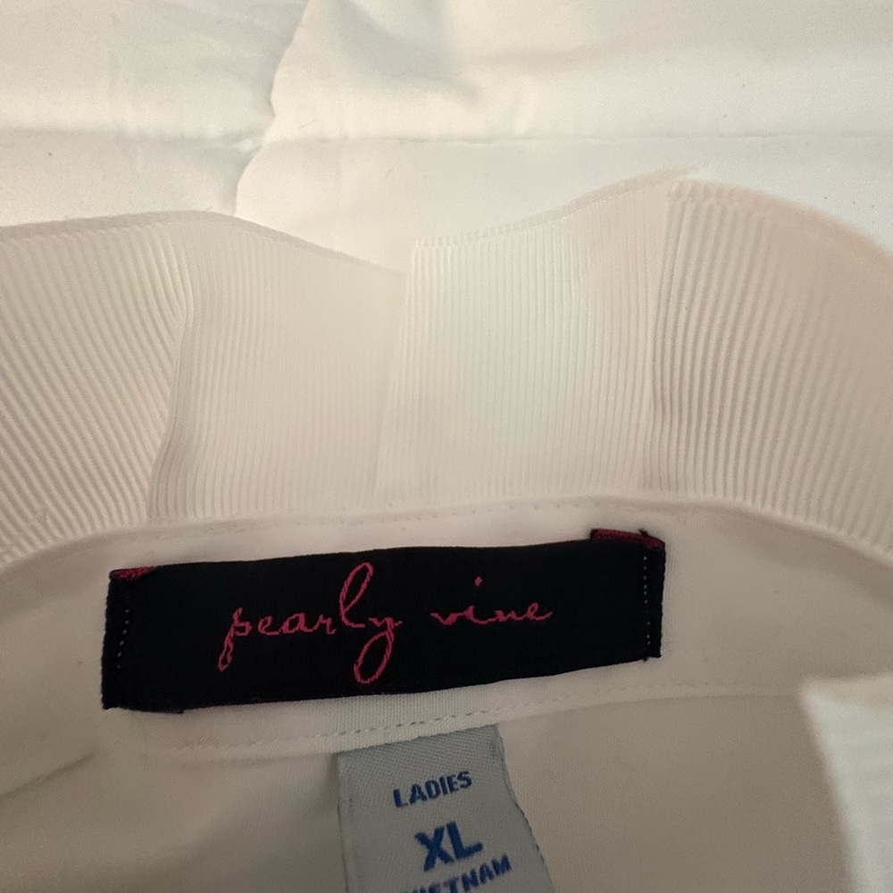 White Button-Up Blouse Pearly Vine Brand - Picture 2 of 3